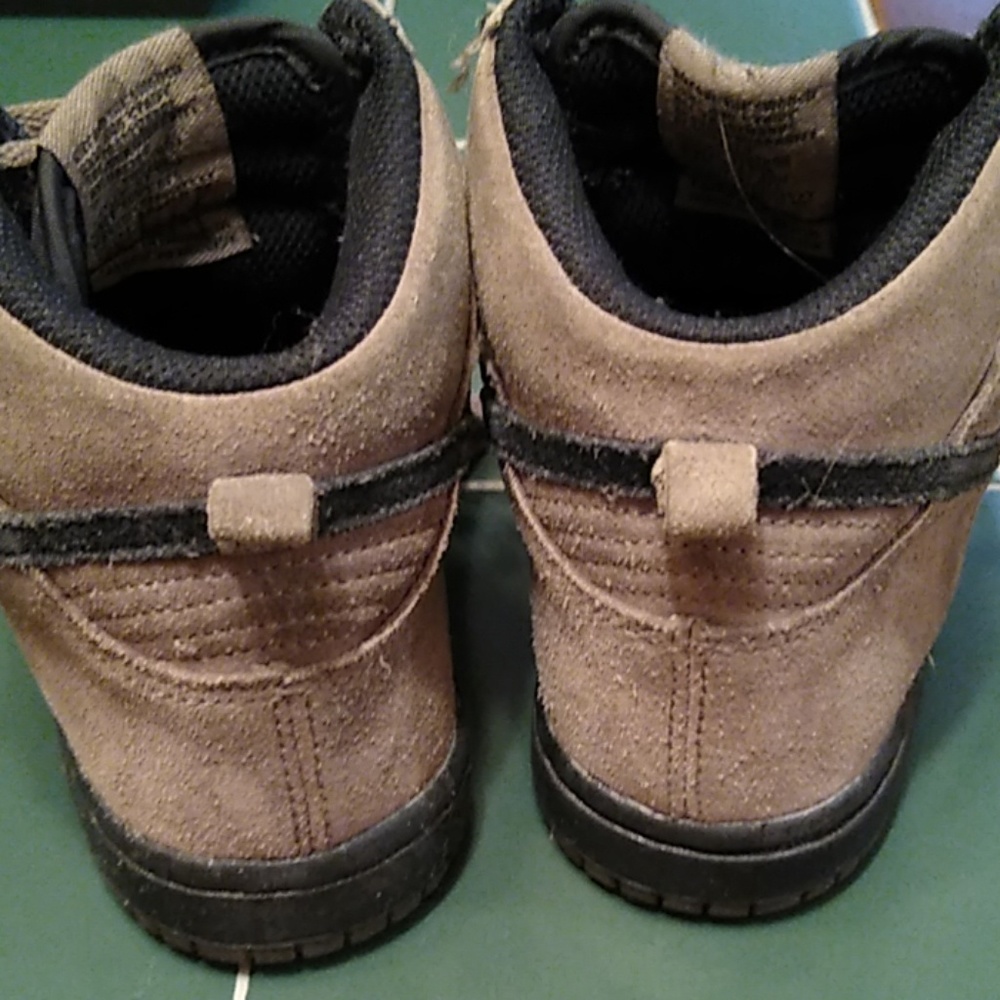 Shoes - Picture 3 of 4